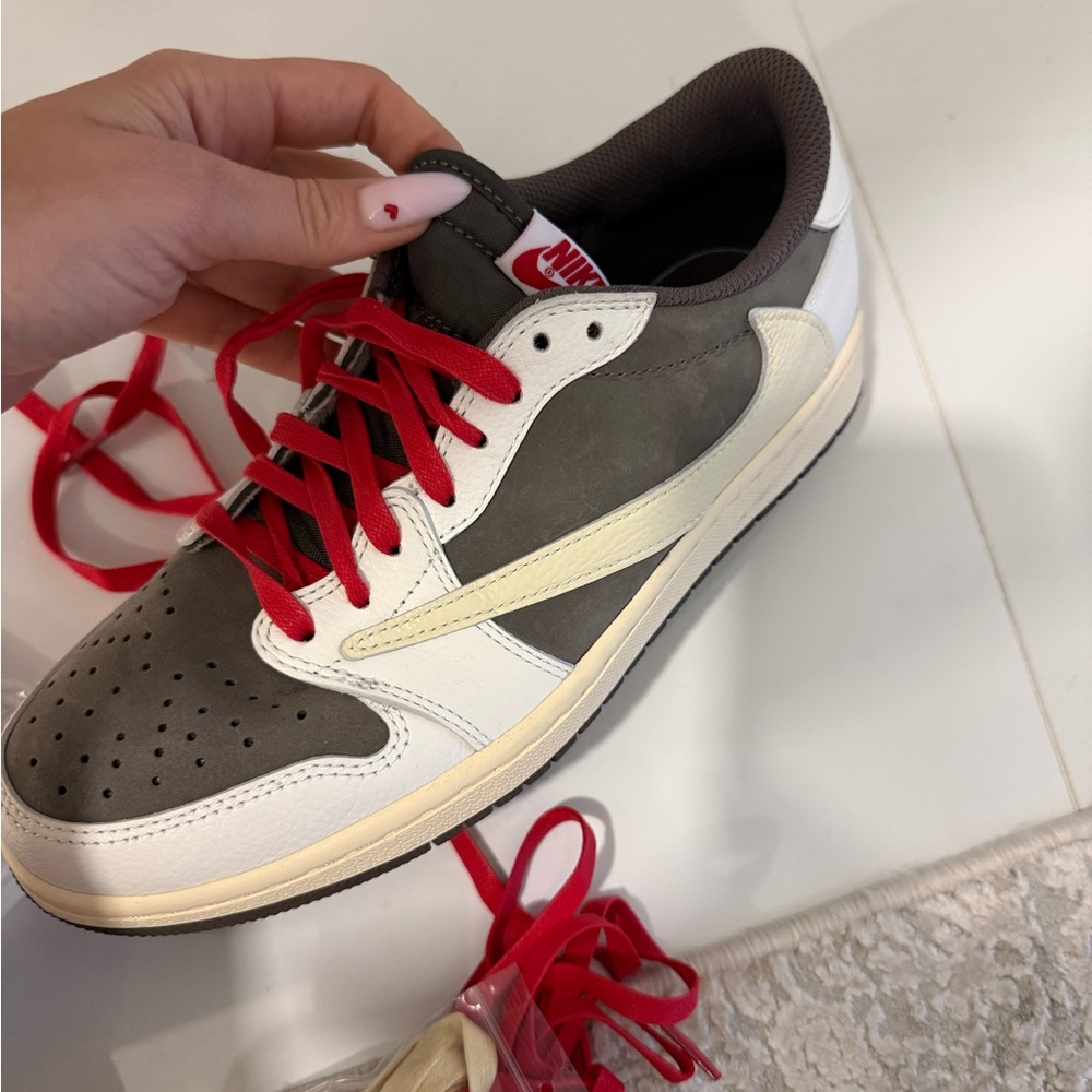 TRAVIS SCOTT X JORDAN 1
RETRO LOW OG 'REVERSE
MOCHA' US
7.5
